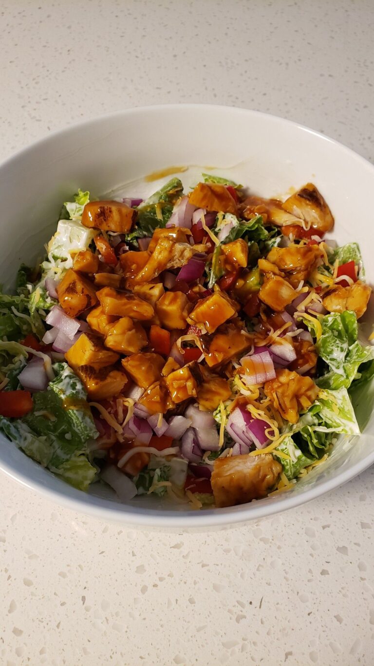 “Honey Hot Chicken Salad: A Spicy-Sweet Symphony of Flavorful Freshness!”