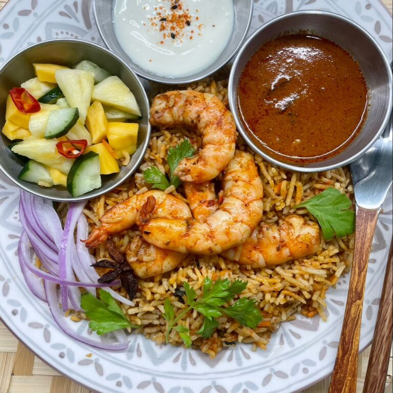 “Hyderabadi Delight: Flavorful Prawns Biryani, A Culinary Masterpiece!”