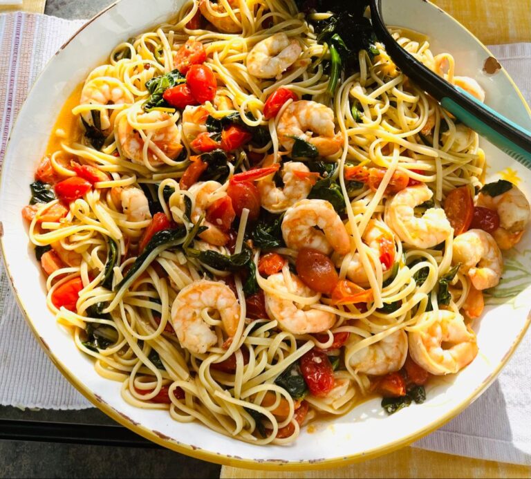 Savor the Sea: Delectable Shrimp Scampi Dance with Linguini