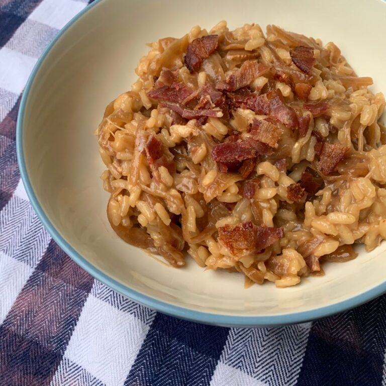 “Savory Symphony: French Onion and Bacon Risotto – A Flavorful Elevation of Comfort!”