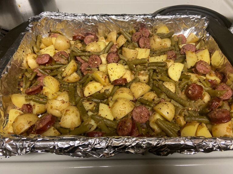 “Savor the Flavor: Sausage Green Bean Potato Casserole, a Hearty Blend of Comfort and Spice!”