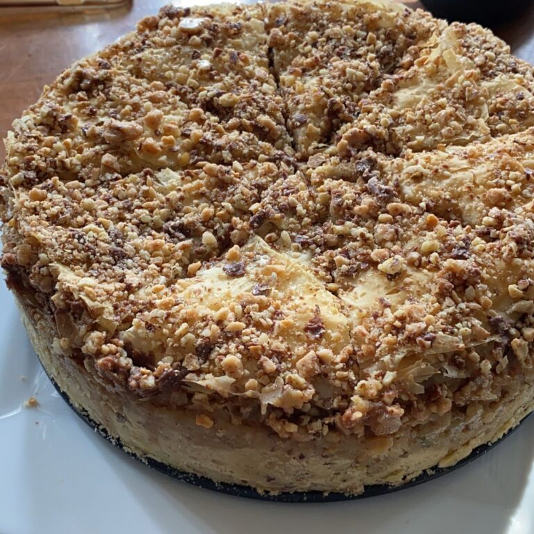 “Baklava Cheesecake Delight: A Fusion of Flavors in Every Bite!”