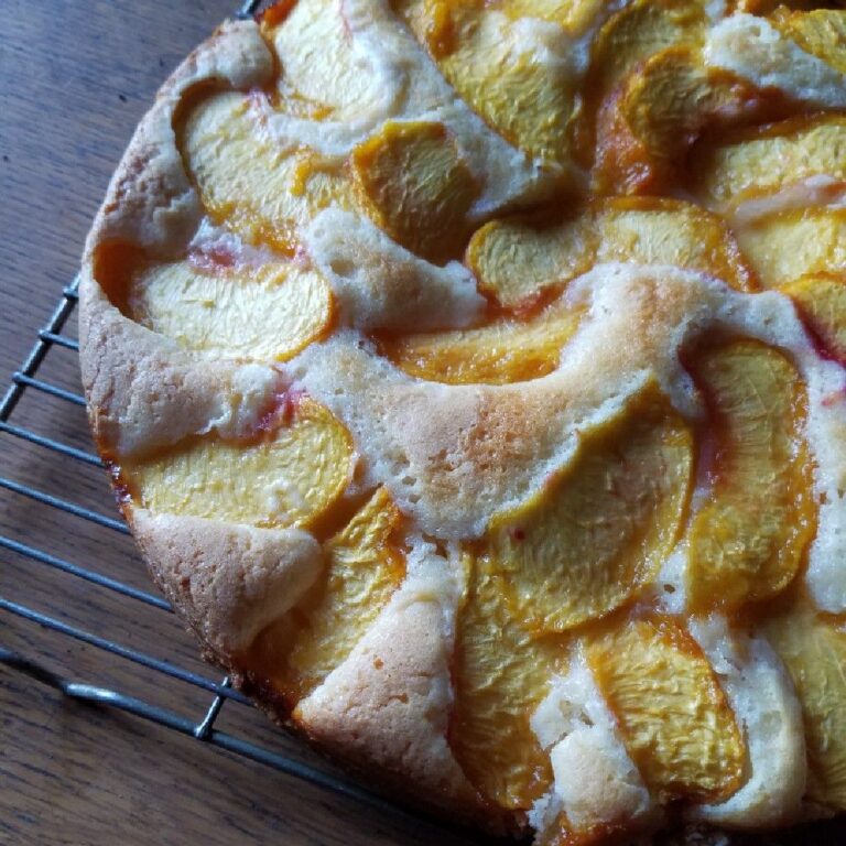 Irresistible Buttermilk Peach Summer Cake – A Slice of Sunshine in Every Bite!