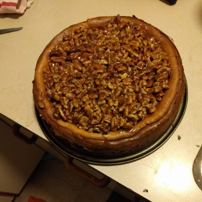 “Indulgence Redefined: Pecan Pie Cheesecake That Will Satisfy Your Sweetest Cravings!”