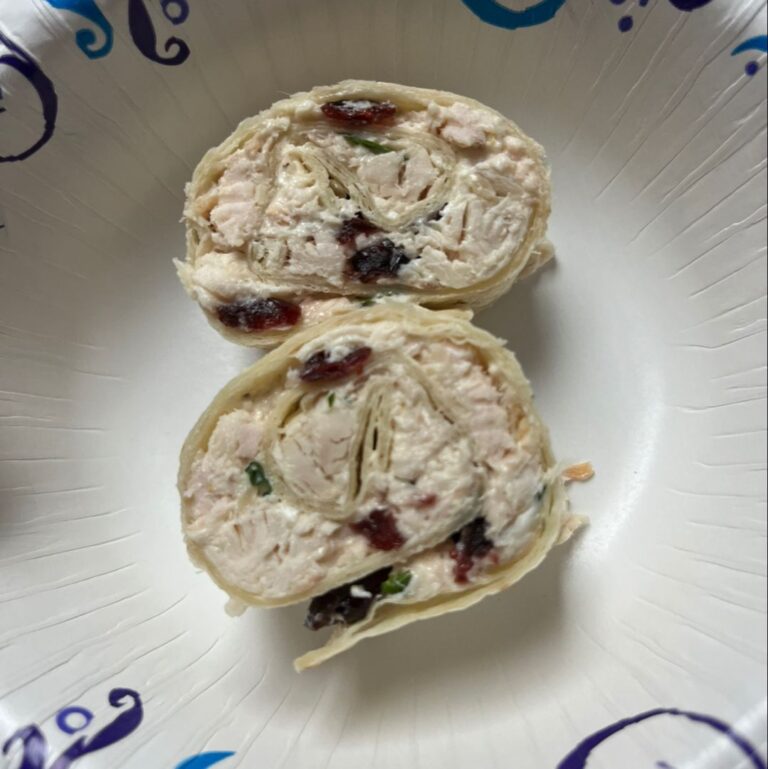 “Chicken Cranberry Pinwheels: A Festive Fusion of Flavors in Every Bite!”