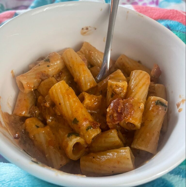 “Date Night Delight: Irresistible Sun-Dried Tomato Pesto Pasta Recipe!”