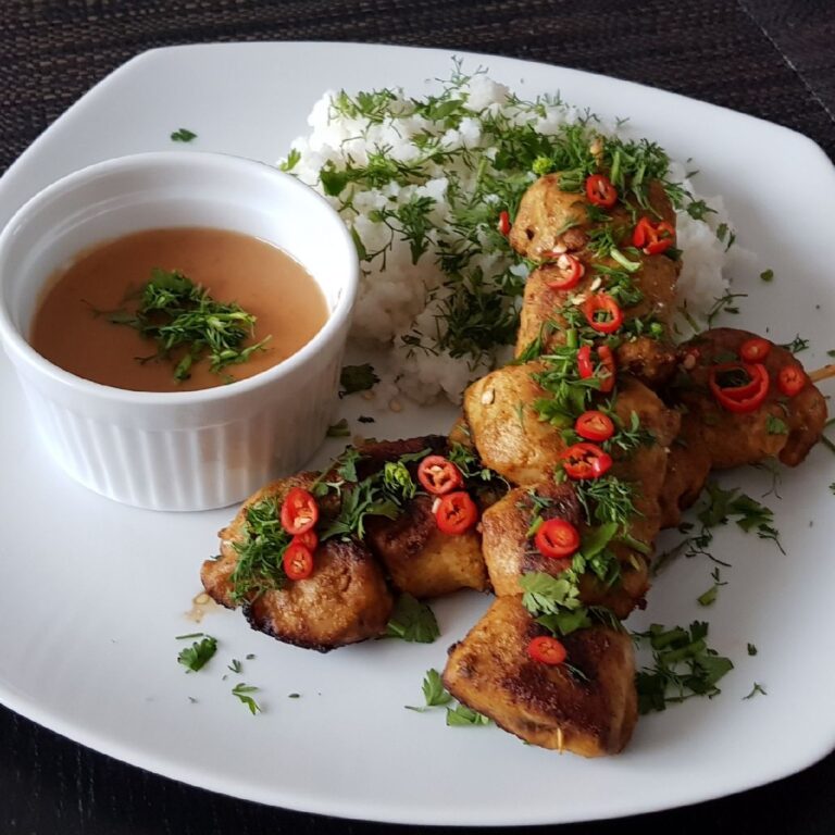 Thai Chicken Satay: Grilled Perfection with Irresistible Peanut Sauce!