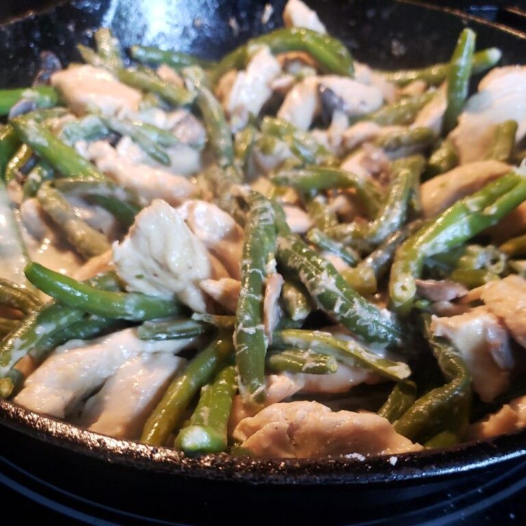 One Skillet Chicken Delight: A Symphony of Green Beans, Mushrooms, and Parmesan Magic!