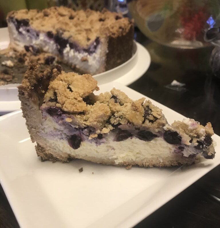 “Divine Blueberry Cheesecake Crumb Cake: A Heavenly Blend of Tart Berries and Creamy Indulgence!”