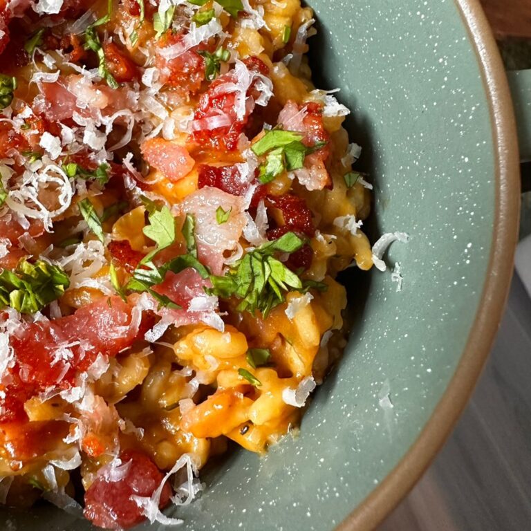 Fall Bliss in a Bowl: Pumpkin Risotto with Bacon & Parmesan – A Comforting Autumn Delight!