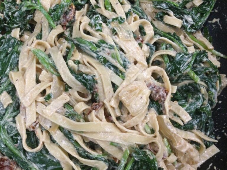 Creamy Spinach Sun-Dried Tomato Pasta: A Flavorful Delight for Pasta Lovers!