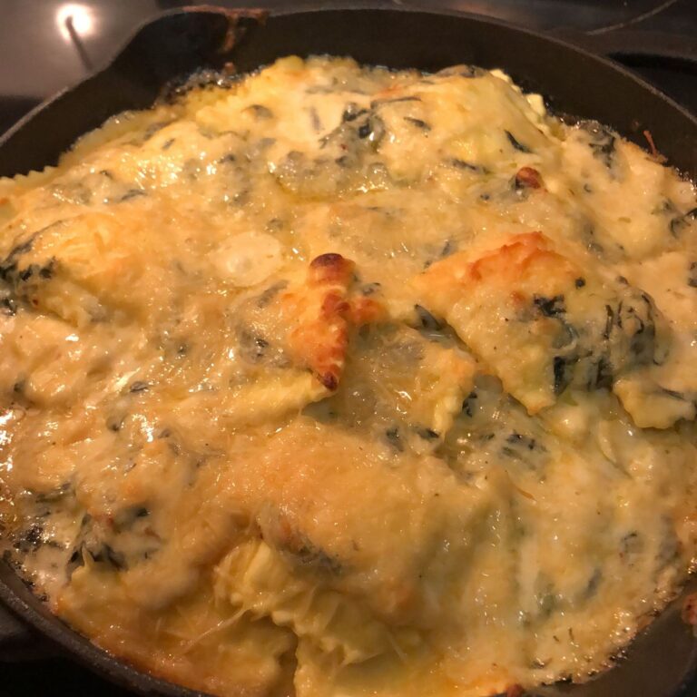 Creamy Spinach Baked Ravioli: A Luxurious Twist on Classic Italian Comfort!