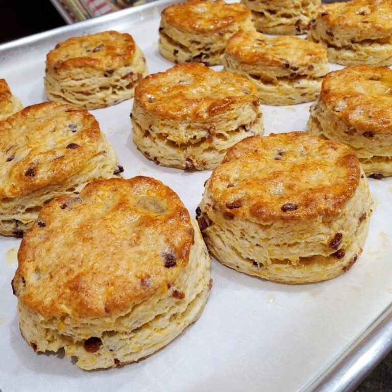 Irresistible Maple Bacon Cheddar Biscuits: A Sweet and Savory Delight!