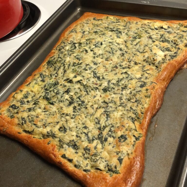 Irresistible Spinach-Artichoke Flatbread: A Gourmet Delight in Every Bite!