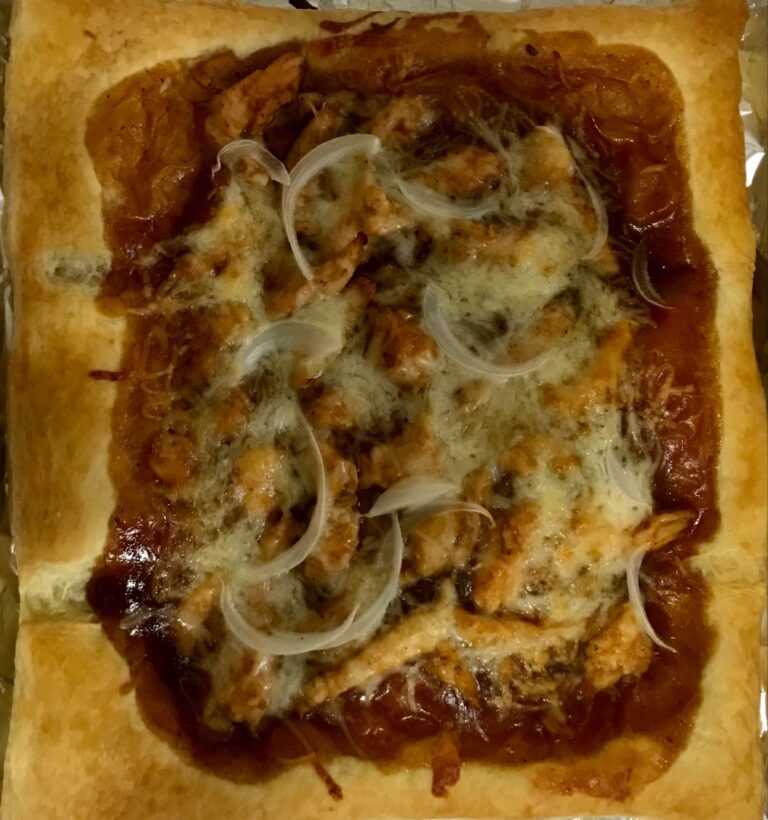 Savory BBQ Chicken Puff Pastry Pizza: A Flavor Explosion in Every Bite!