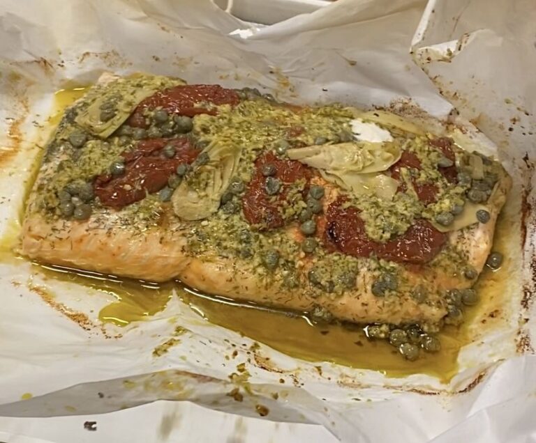 Mouthwatering Mediterranean Salmon in Parchment Paper: A Flavorful Delight!