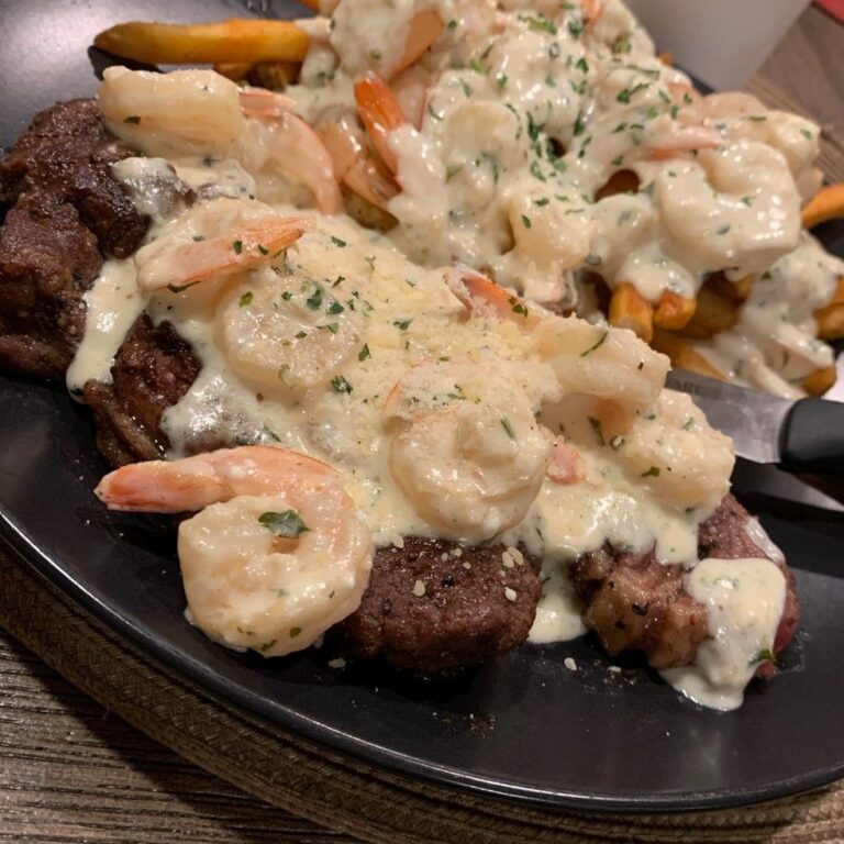 Steak with Creamy Garlic Shrimp: A Surf and Turf Delight