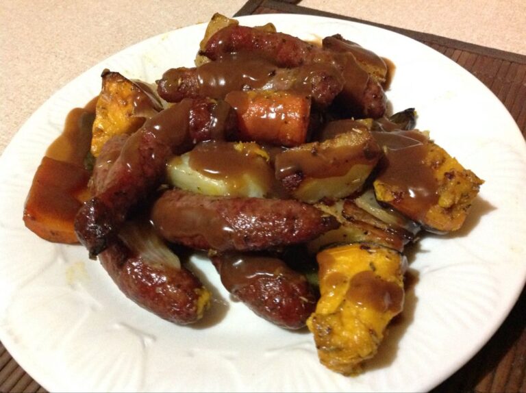 Oven Baked Sausages with Potatoes, Vegetables, and Gravy!