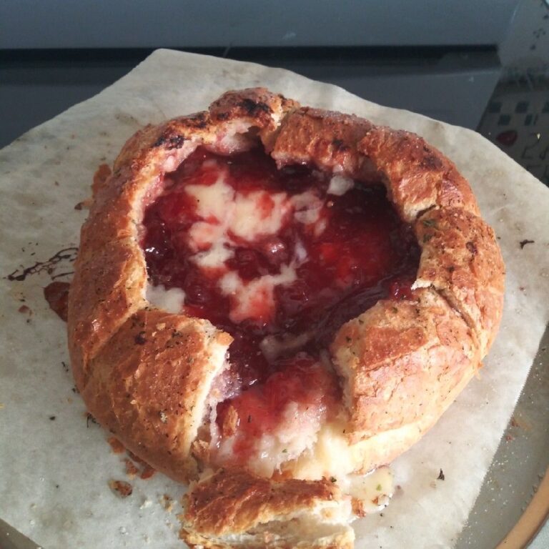 Irresistible Pull Apart Baked Cranberry Brie Bread Bowl