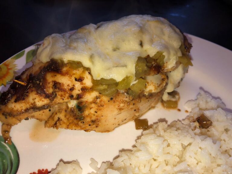 Irresistible Green Chili and Cheese Chicken: A Flavorful Twist on Classic Comfort